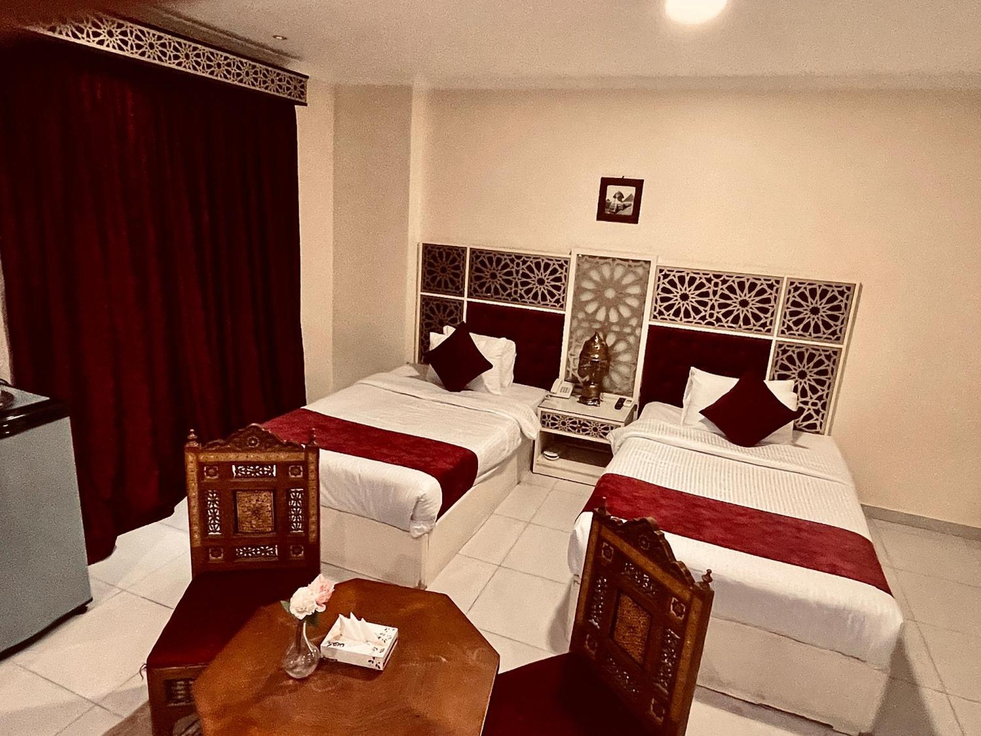 Pyramids Tower Inn Nazlet el-Sîsi Extérieur photo
