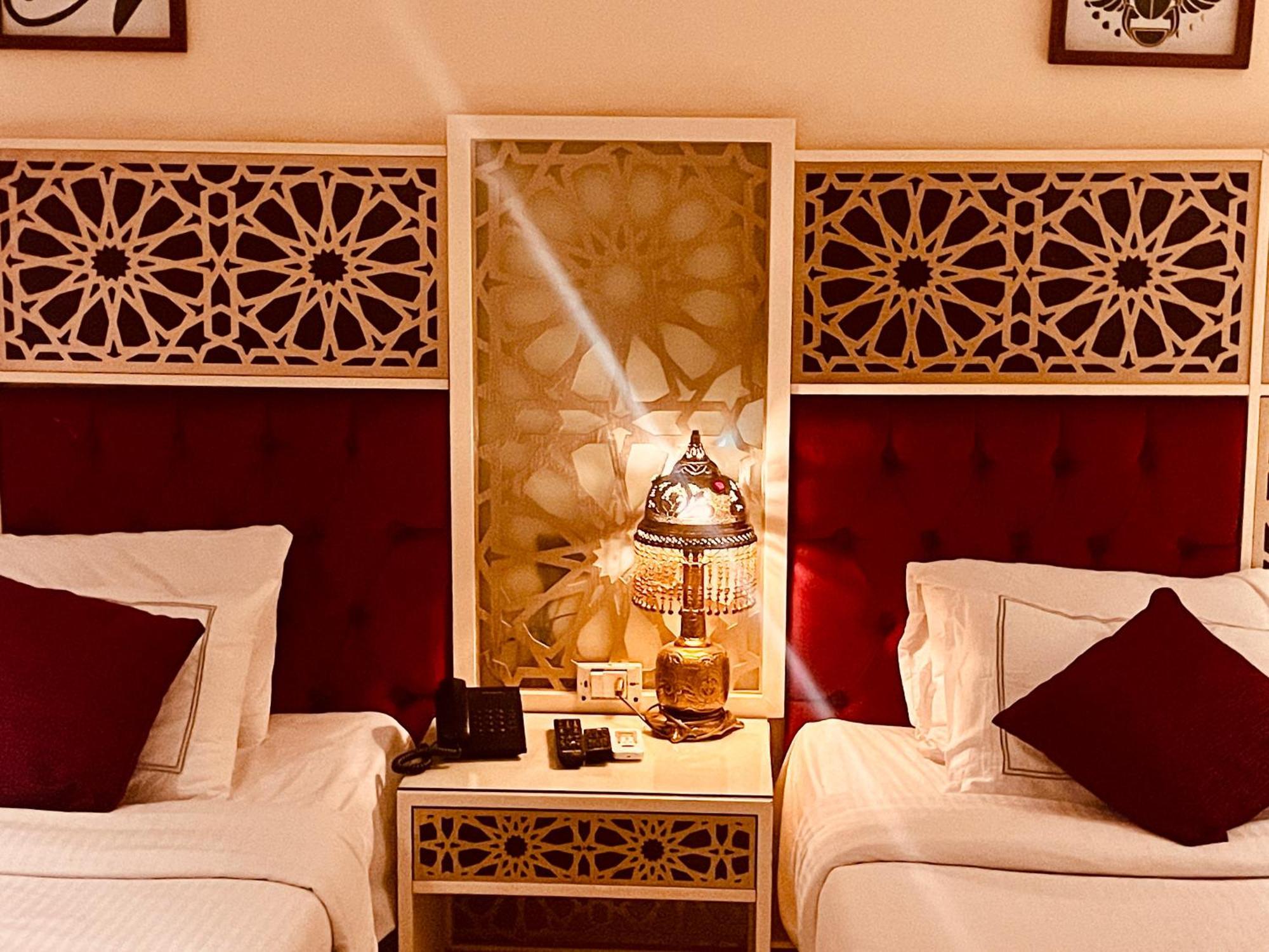 Pyramids Tower Inn Nazlet el-Sîsi Extérieur photo