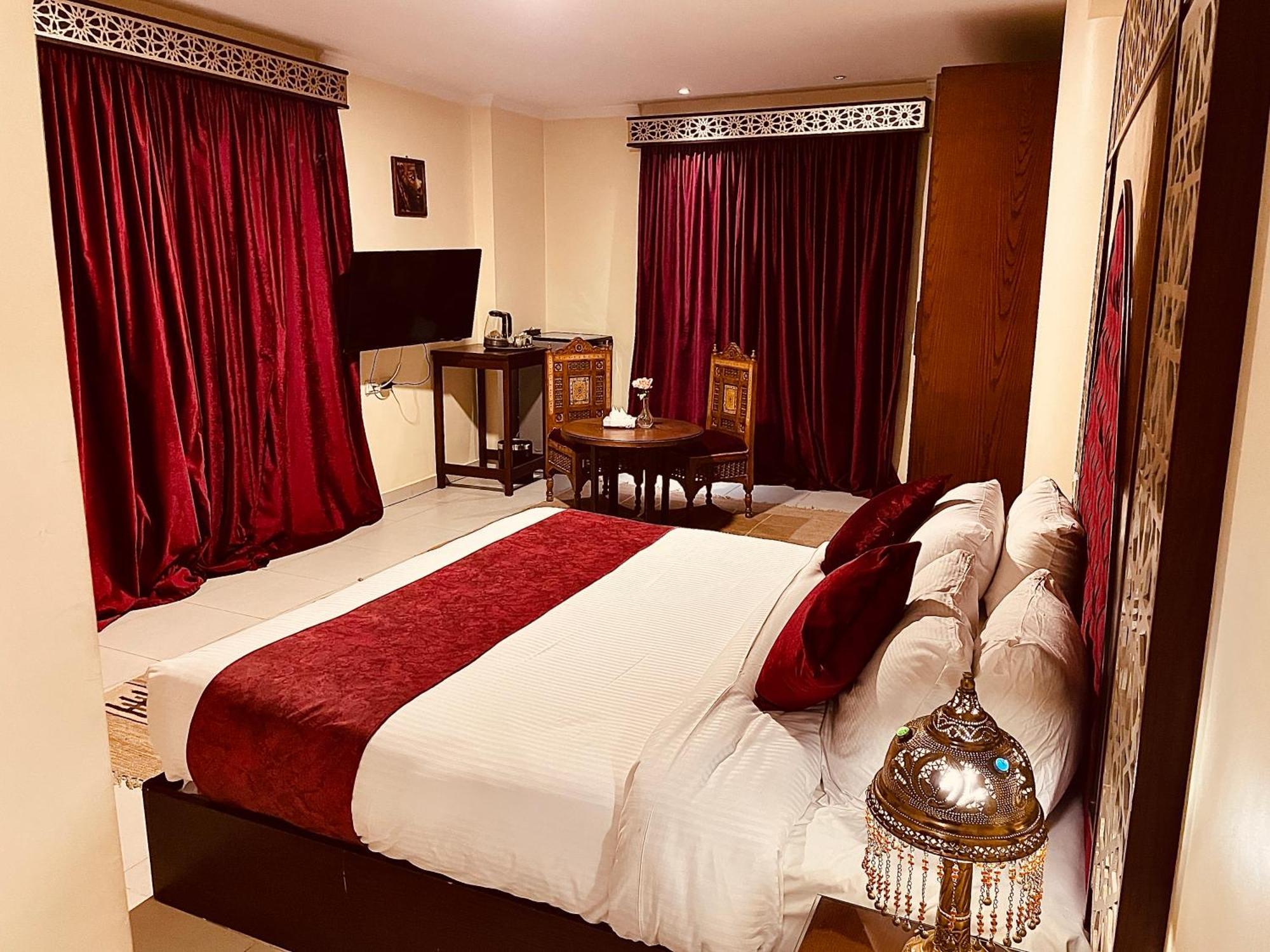 Pyramids Tower Inn Nazlet el-Sîsi Extérieur photo