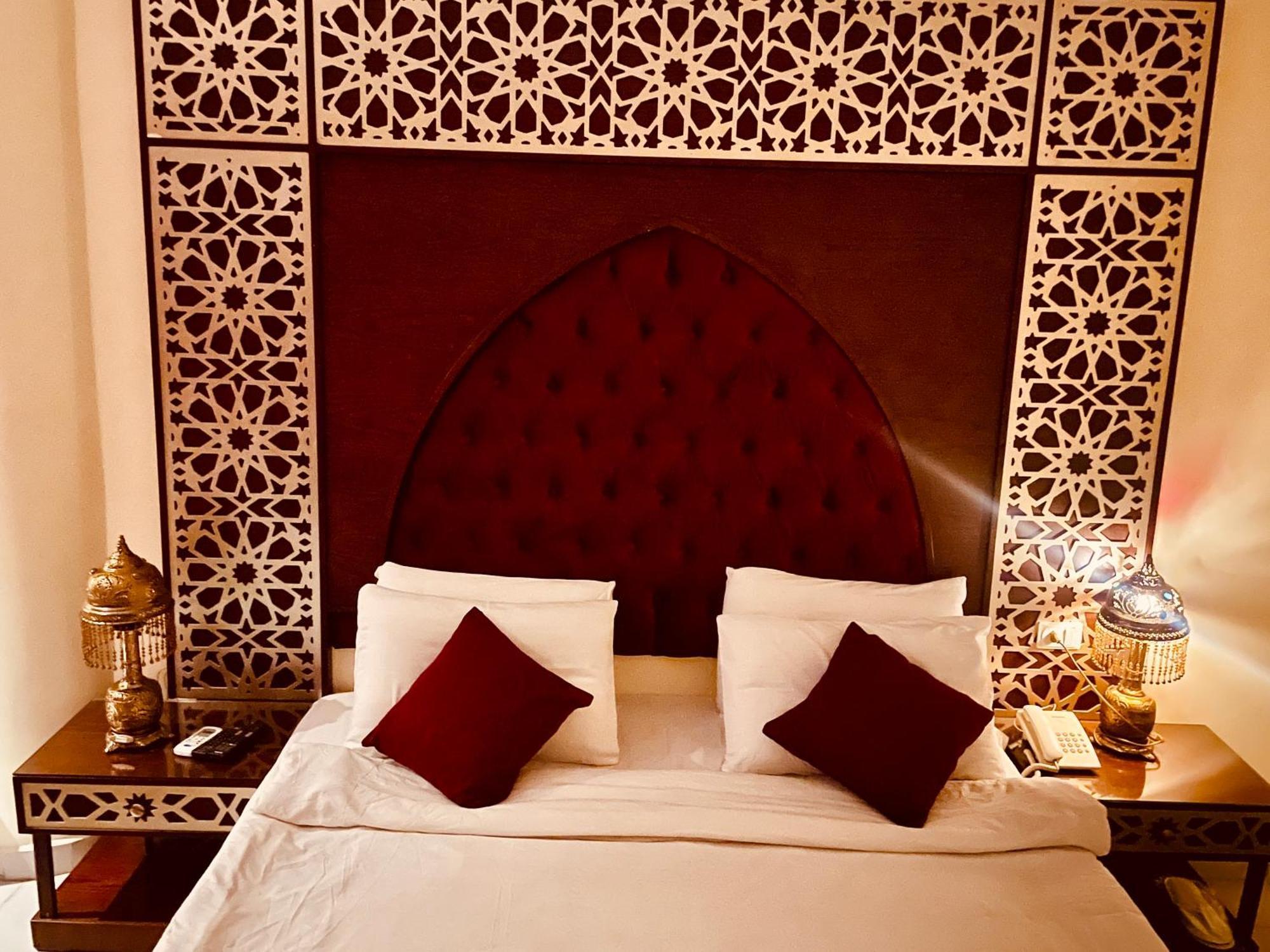 Pyramids Tower Inn Nazlet el-Sîsi Extérieur photo