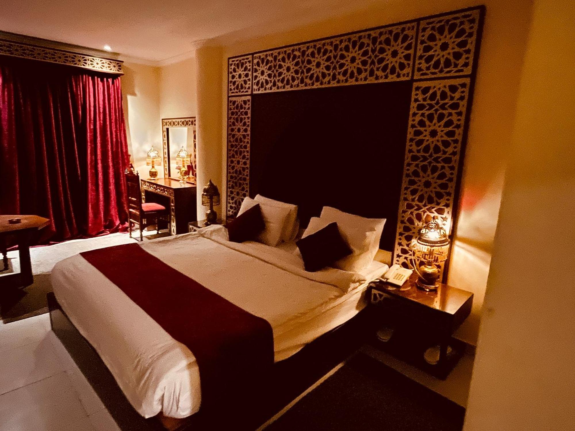 Pyramids Tower Inn Nazlet el-Sîsi Extérieur photo