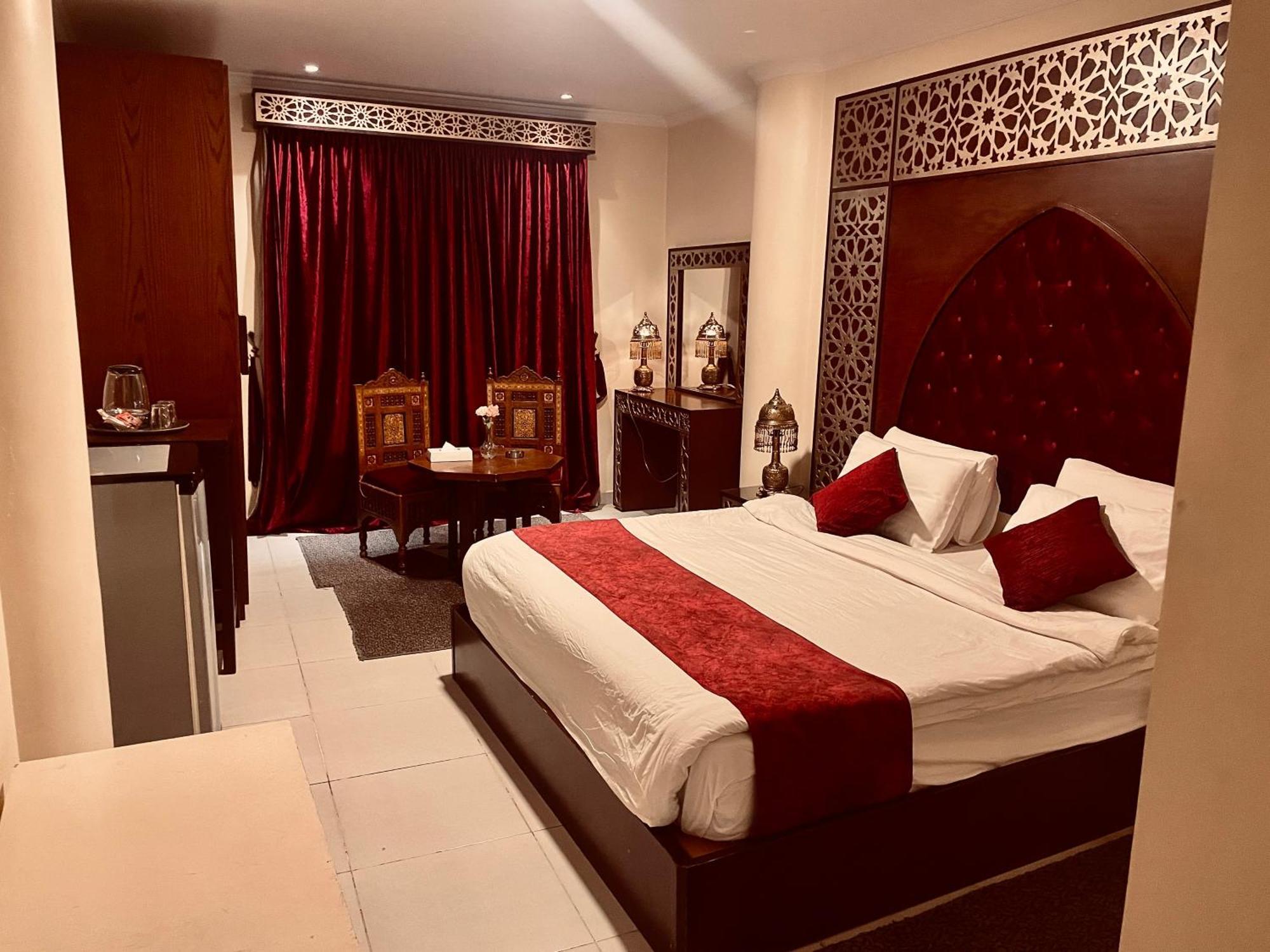 Pyramids Tower Inn Nazlet el-Sîsi Extérieur photo