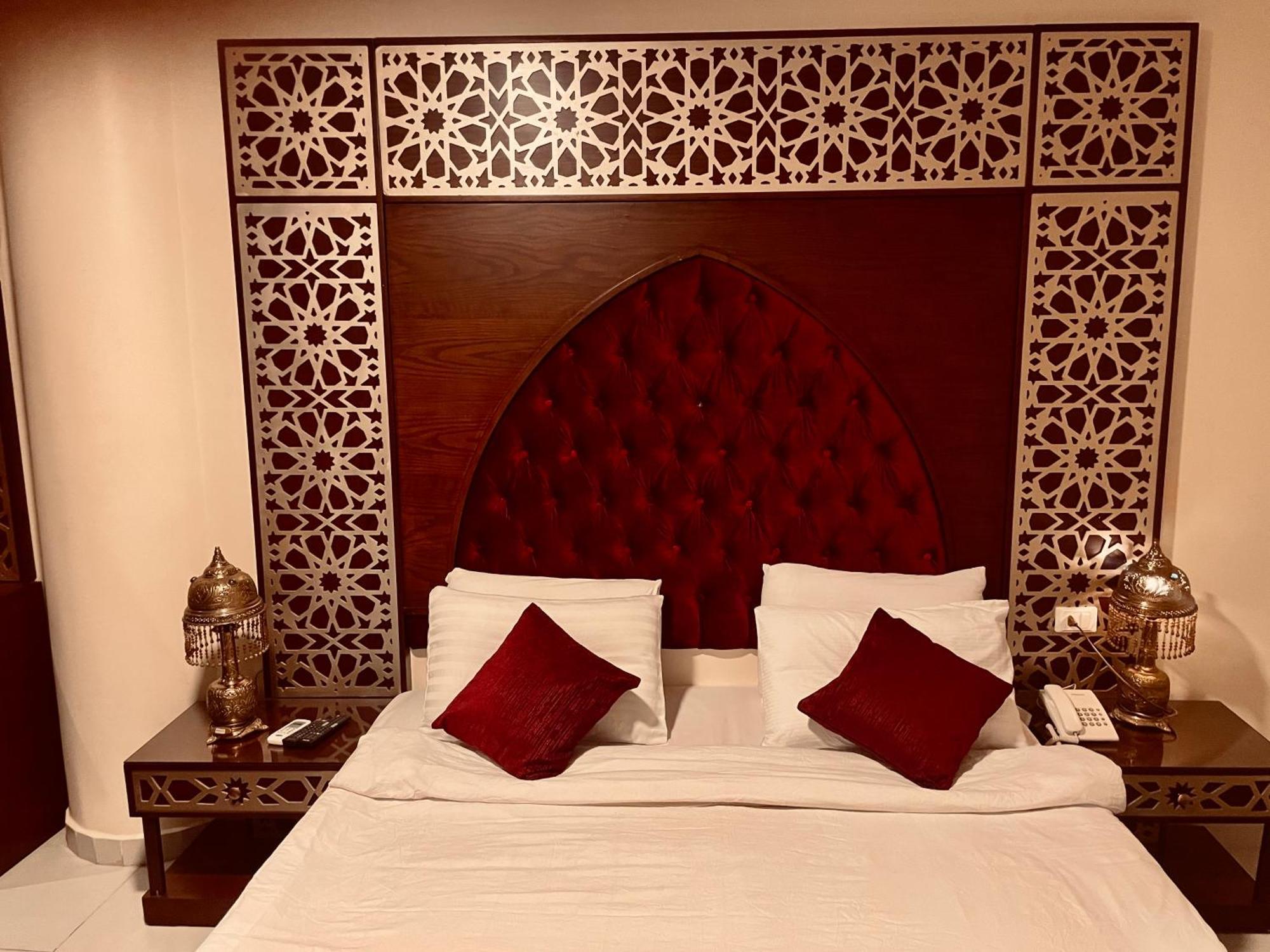 Pyramids Tower Inn Nazlet el-Sîsi Extérieur photo