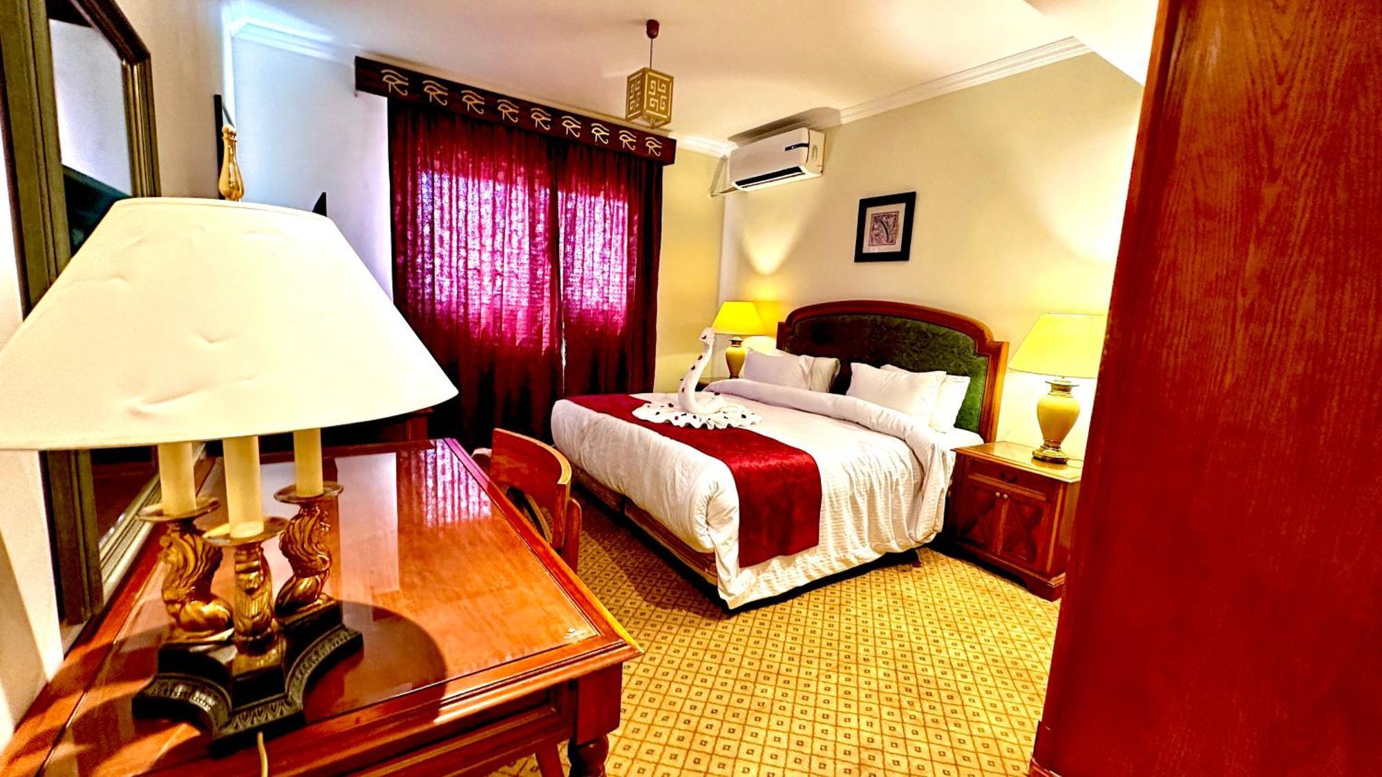 Pyramids Tower Inn Nazlet el-Sîsi Extérieur photo
