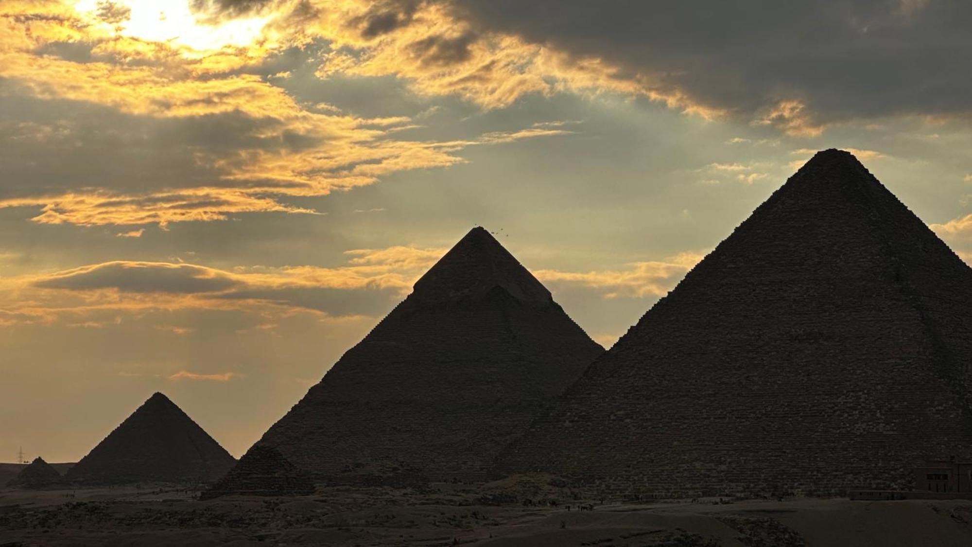 Pyramids Tower Inn Nazlet el-Sîsi Extérieur photo