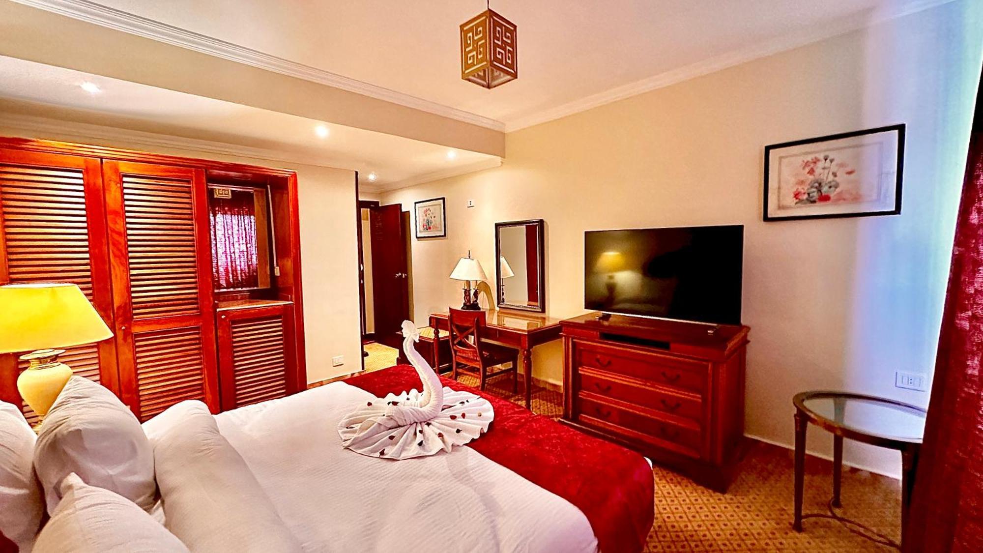 Pyramids Tower Inn Nazlet el-Sîsi Extérieur photo