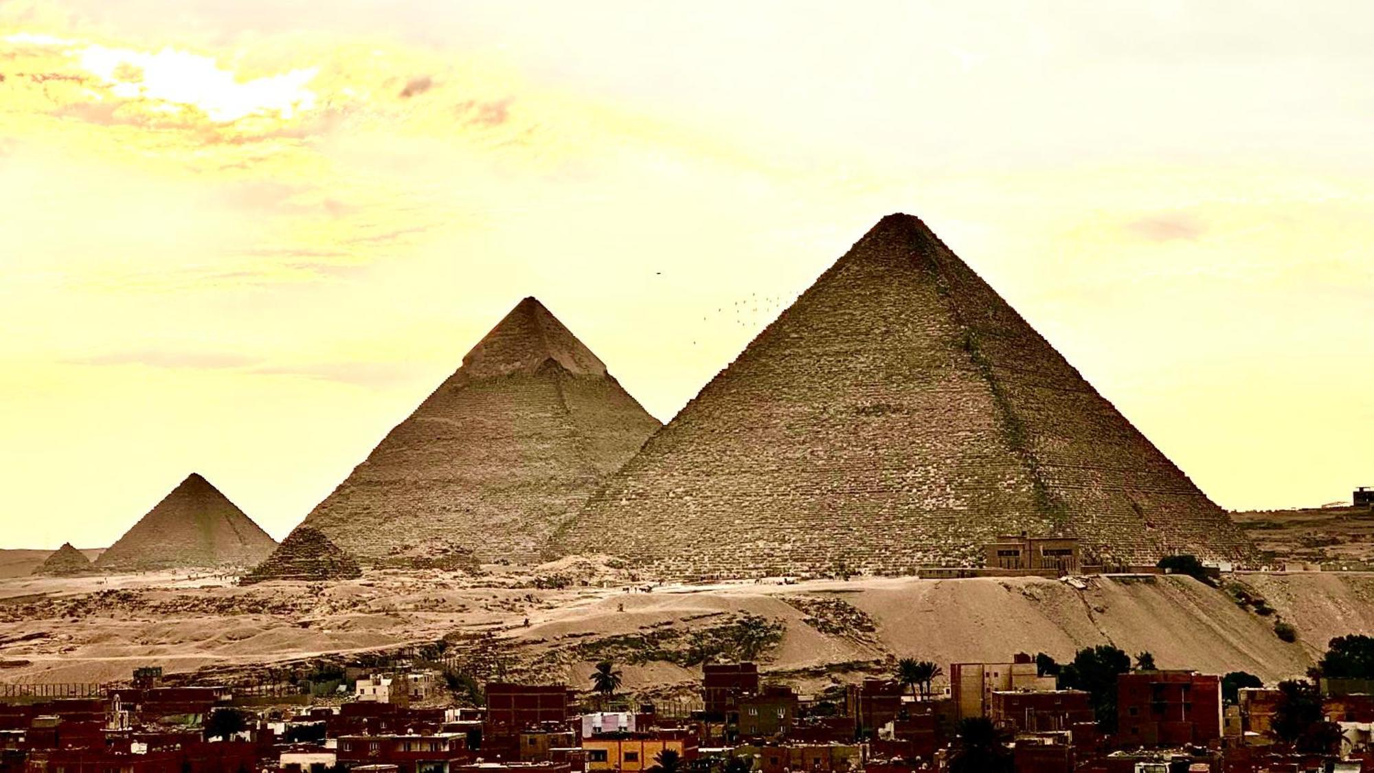 Pyramids Tower Inn Nazlet el-Sîsi Extérieur photo