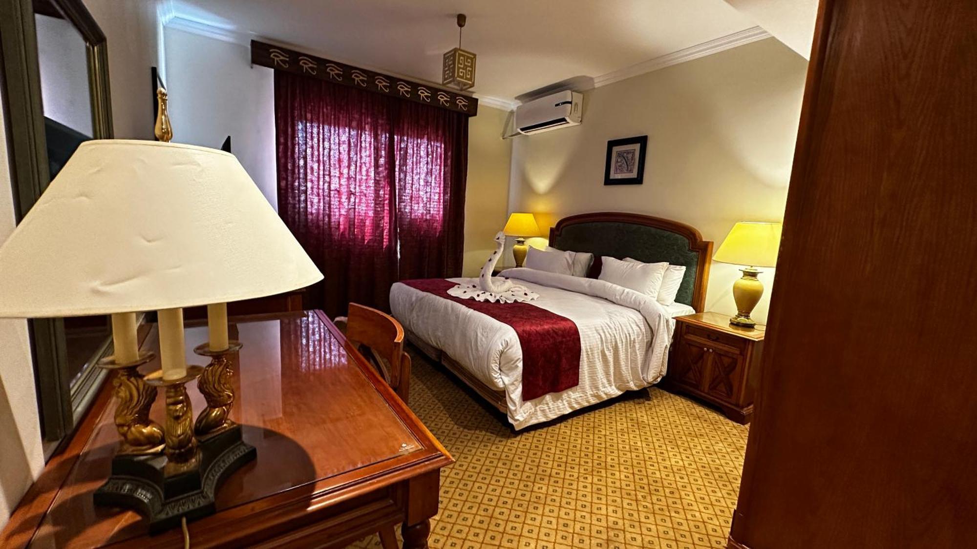 Pyramids Tower Inn Nazlet el-Sîsi Extérieur photo