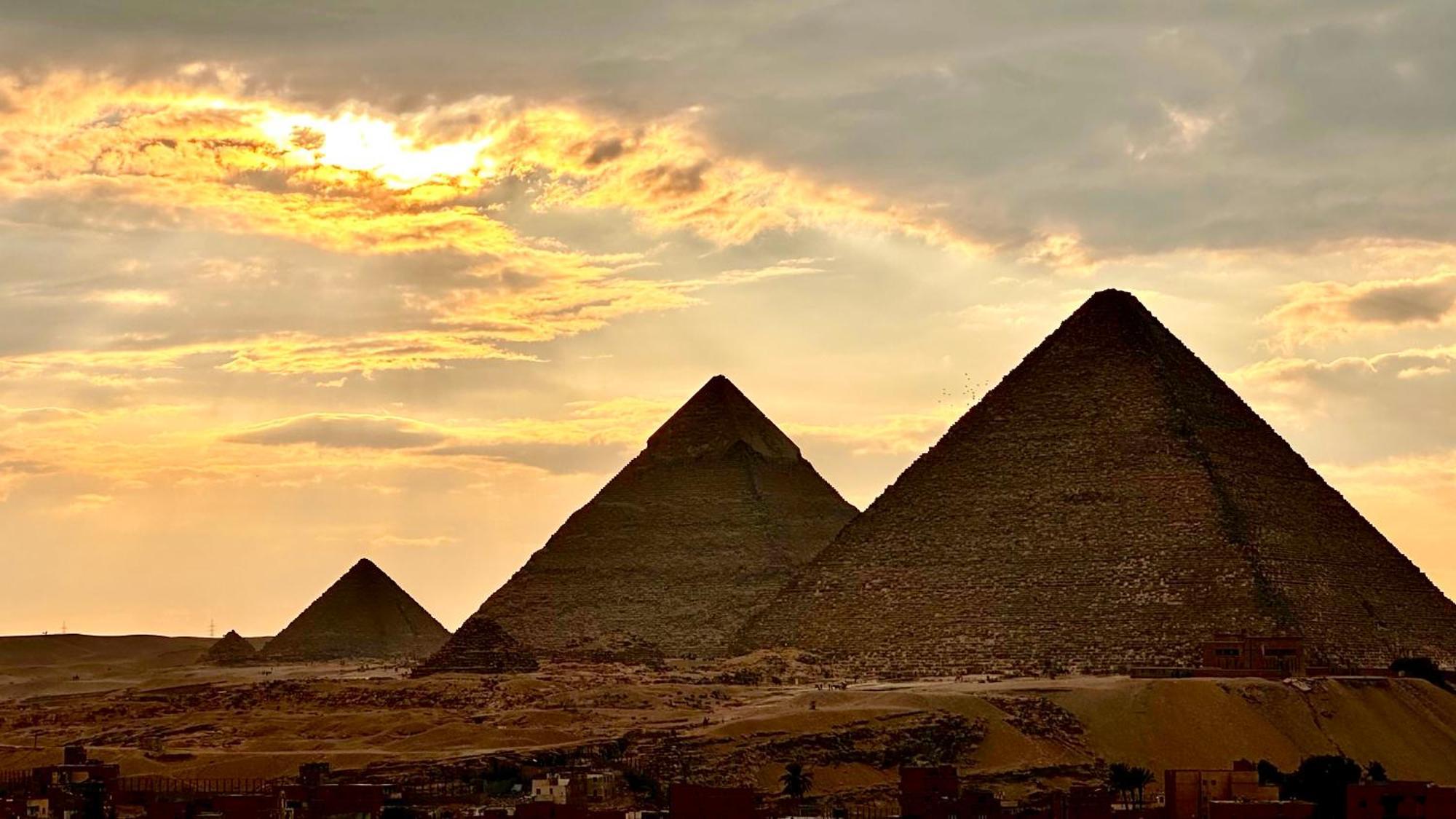Pyramids Tower Inn Nazlet el-Sîsi Extérieur photo