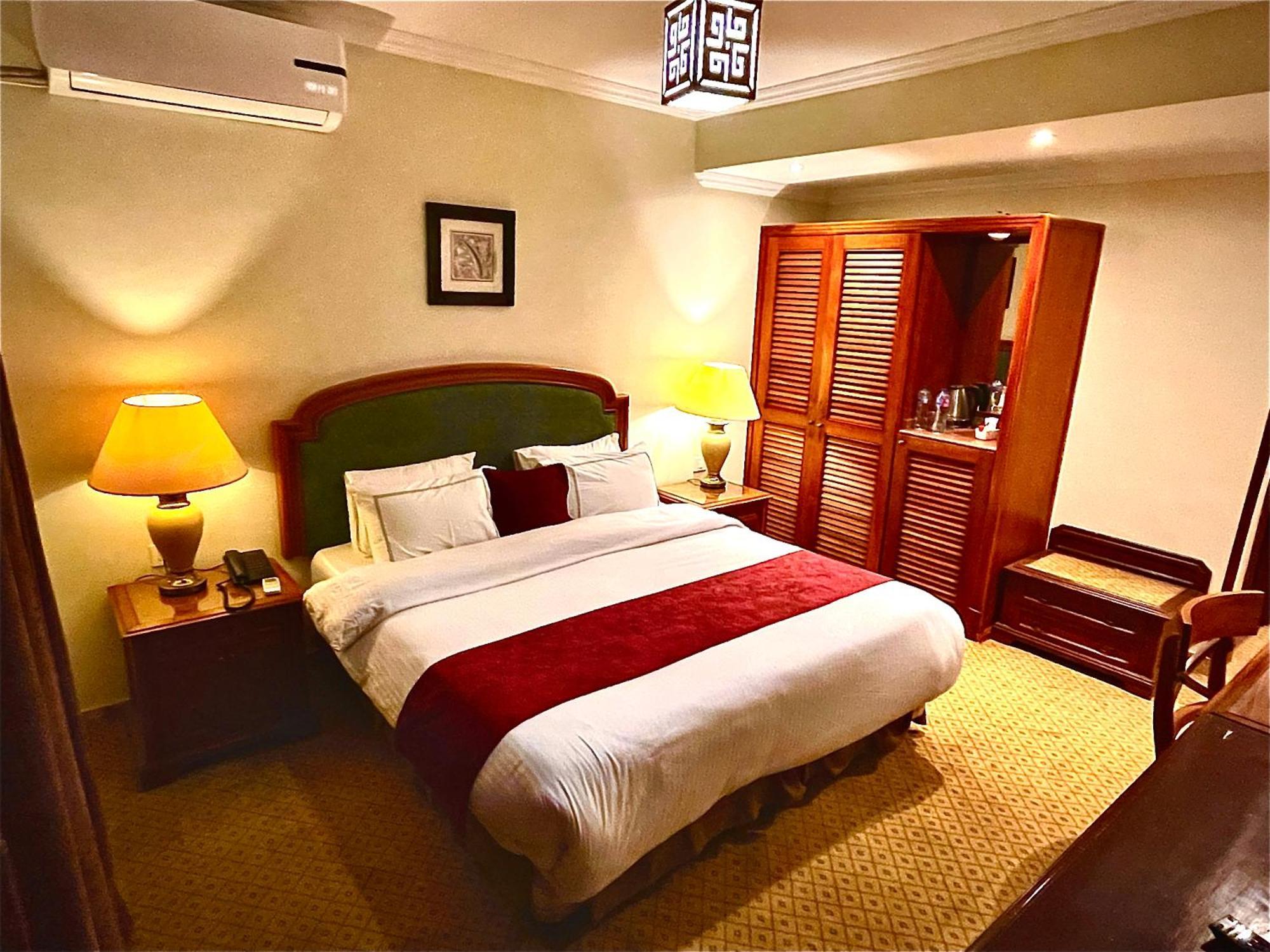 Pyramids Tower Inn Nazlet el-Sîsi Extérieur photo