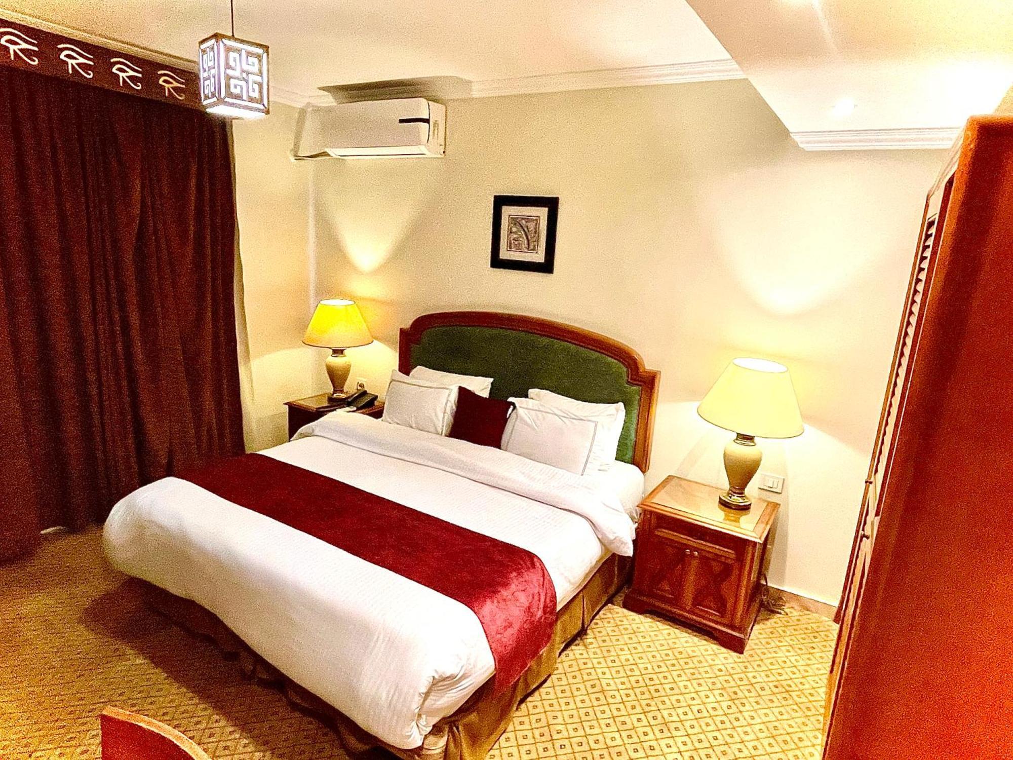 Pyramids Tower Inn Nazlet el-Sîsi Extérieur photo