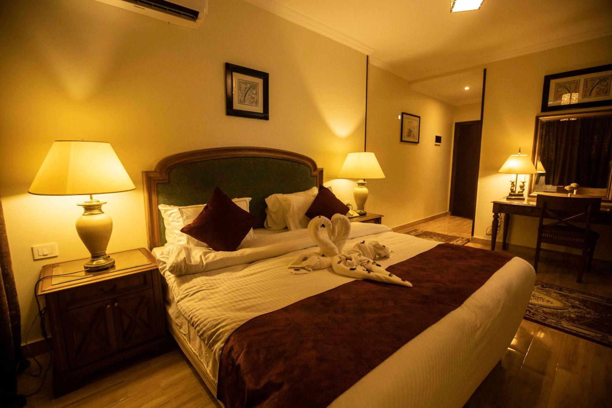Pyramids Tower Inn Nazlet el-Sîsi Extérieur photo