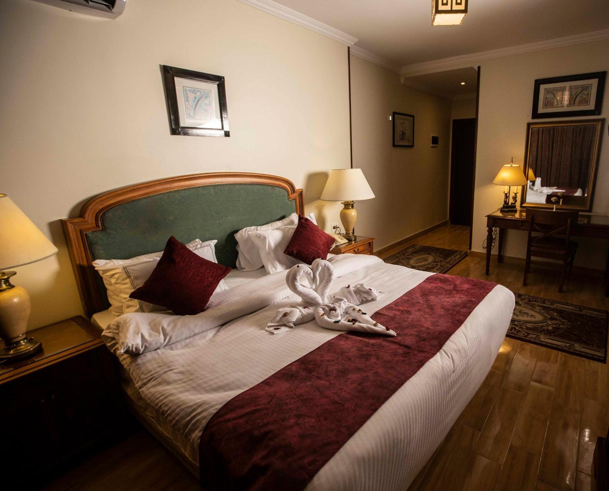 Pyramids Tower Inn Nazlet el-Sîsi Extérieur photo
