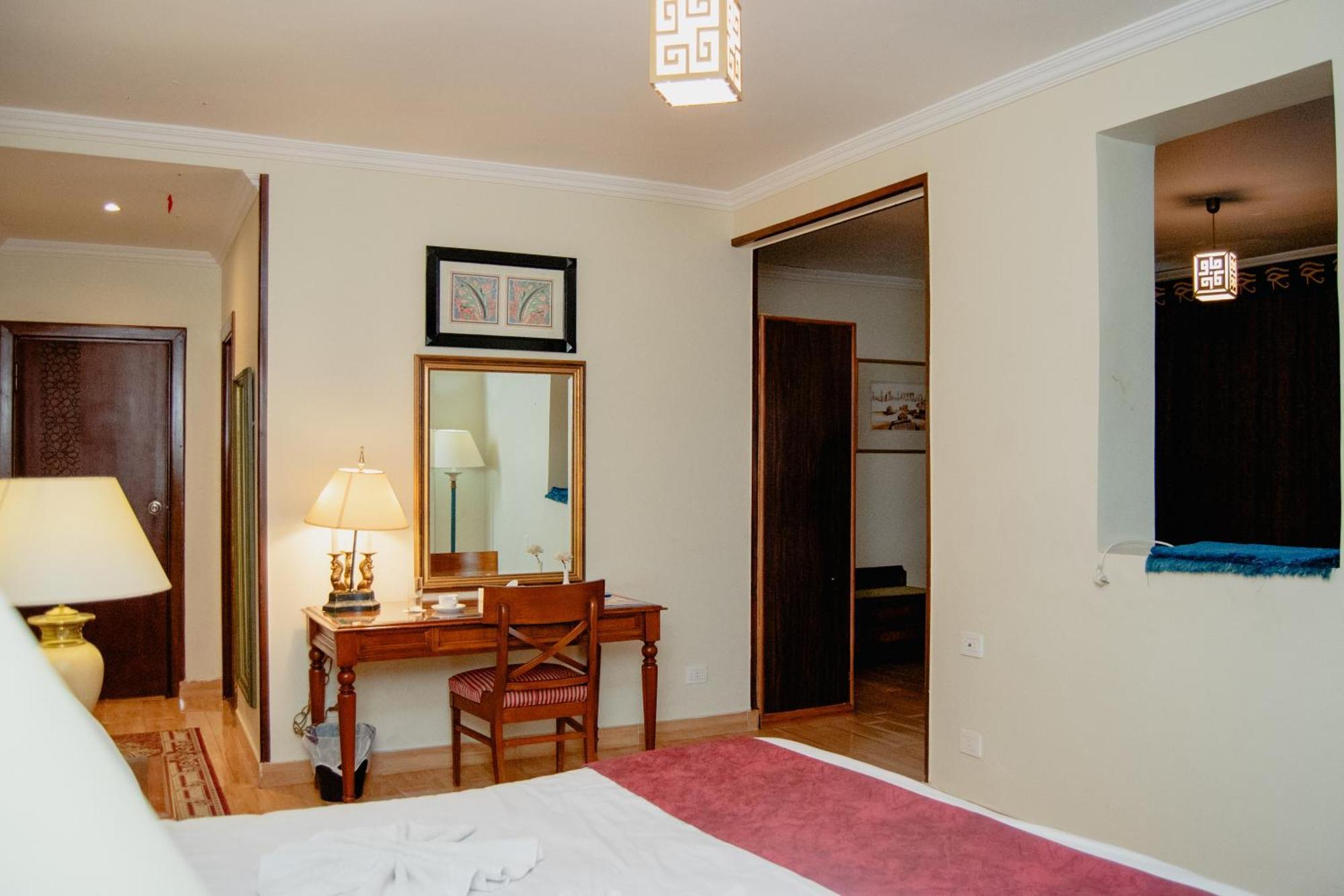 Pyramids Tower Inn Nazlet el-Sîsi Extérieur photo