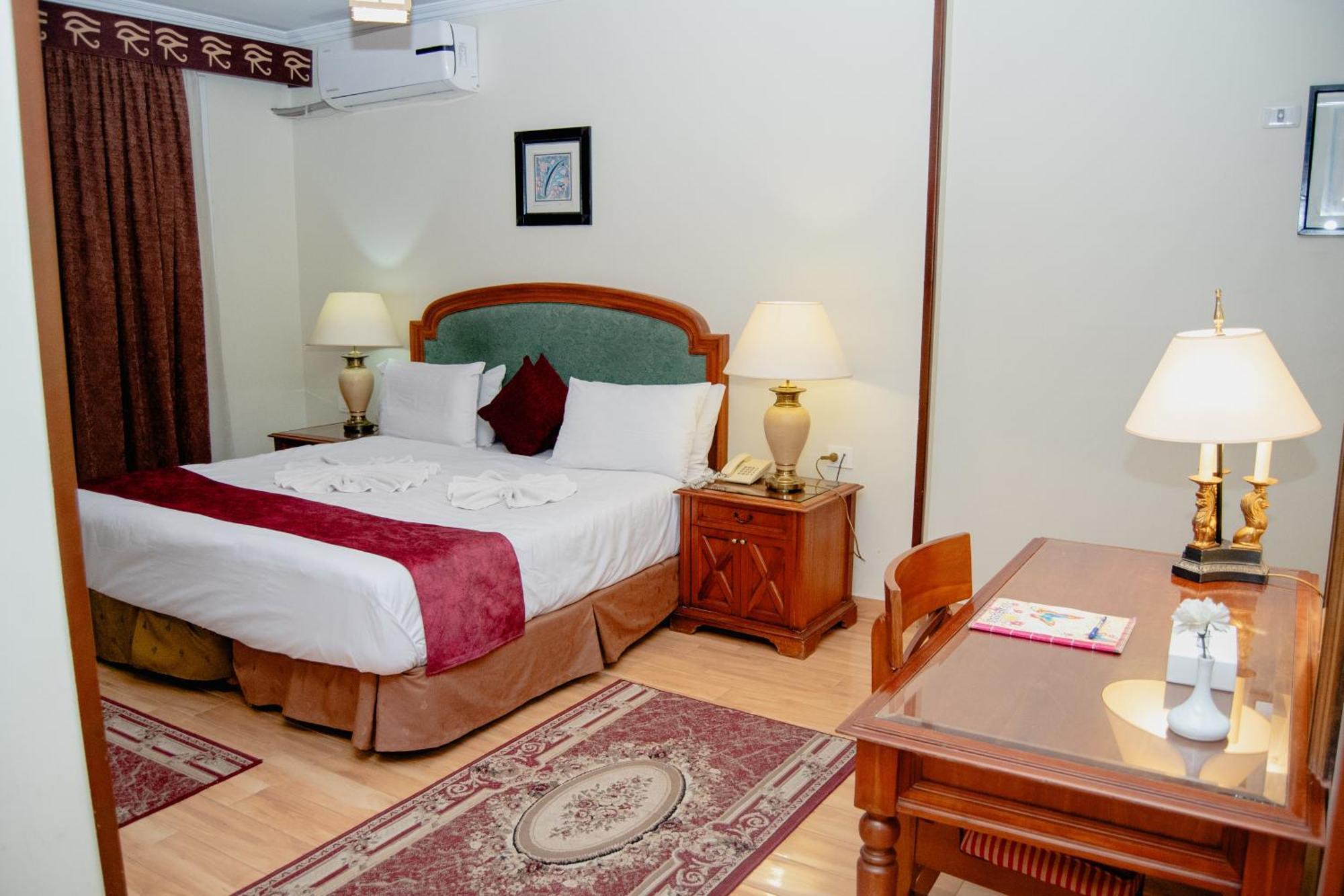 Pyramids Tower Inn Nazlet el-Sîsi Extérieur photo