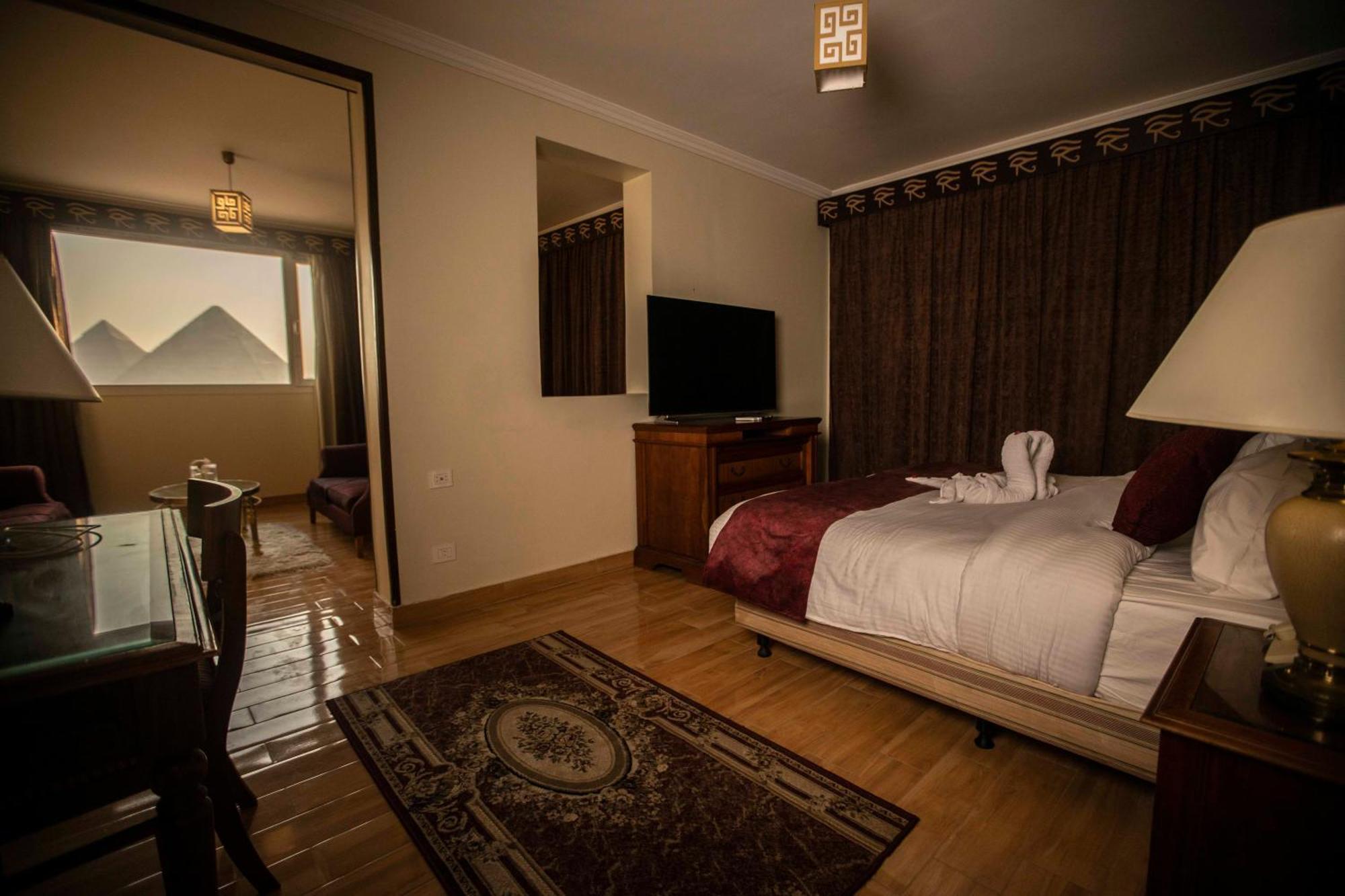 Pyramids Tower Inn Nazlet el-Sîsi Extérieur photo