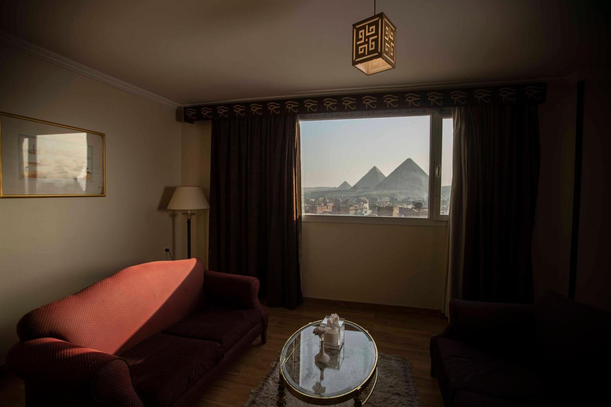 Pyramids Tower Inn Nazlet el-Sîsi Extérieur photo