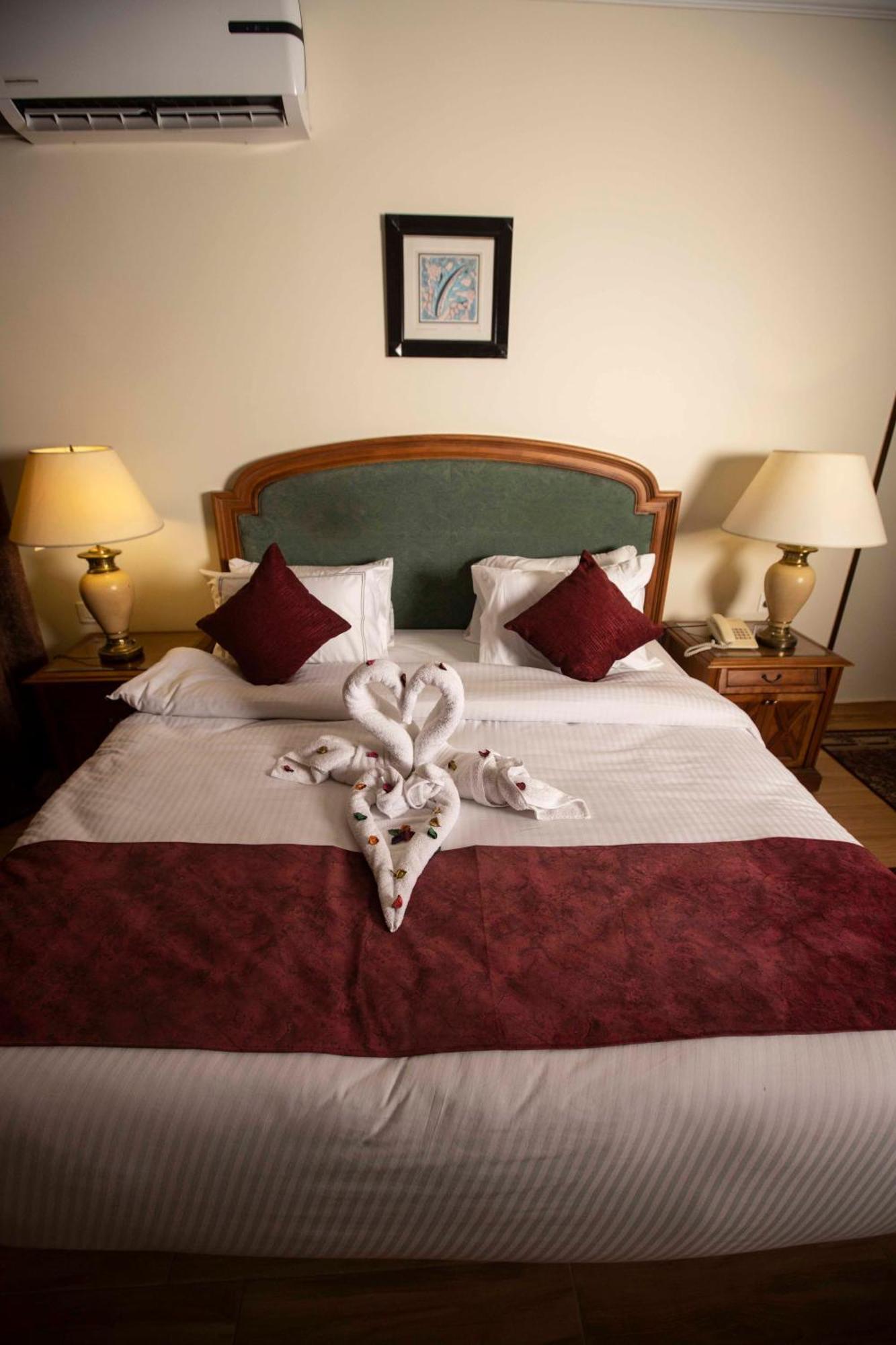 Pyramids Tower Inn Nazlet el-Sîsi Extérieur photo